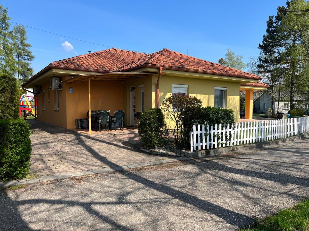 Villa Gracia Patince Buitenkant foto