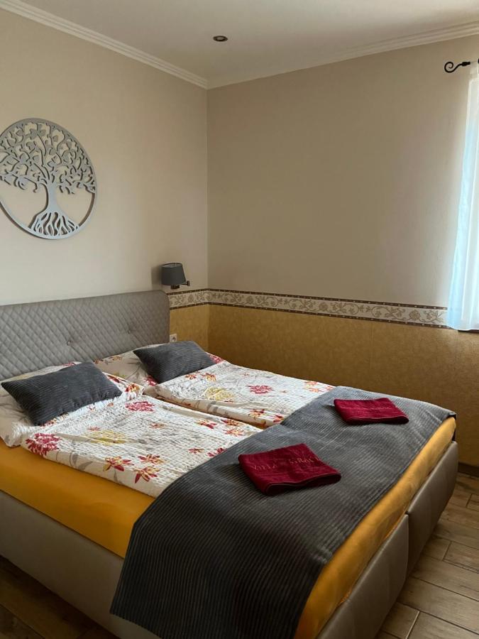 Villa Gracia Patince Buitenkant foto