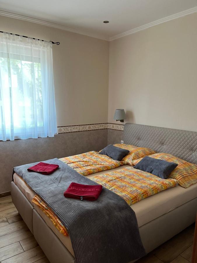 Villa Gracia Patince Buitenkant foto