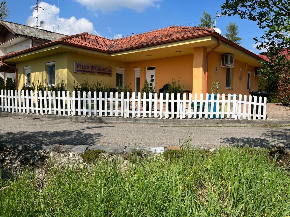 Villa Gracia Patince Buitenkant foto